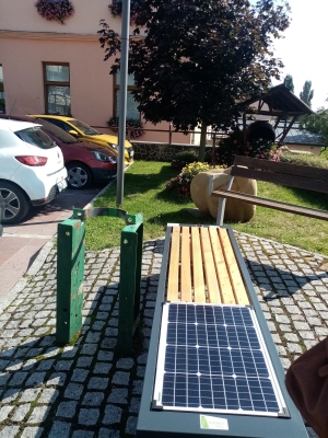 Solarna polnilna klop, park pri cerkvi Svete Marije Duplek